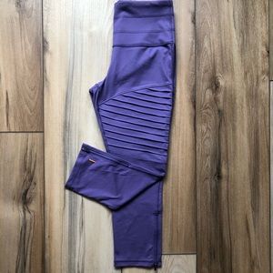Lucy Activewear purple cropped leggings